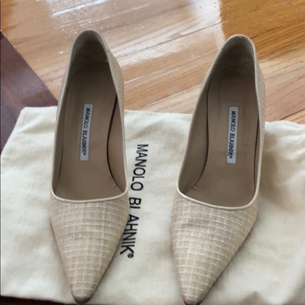 Manolo Blahnik Beige leather pumps